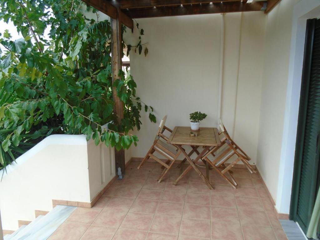 Tompras Village room 1